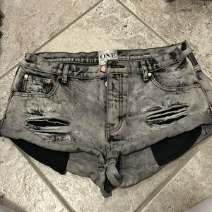One by One  teaspoon Bandits Jean shorts sz 31